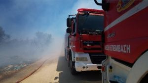 Θεσσαλονίκη: Συναγερμός για δύο φωτιές σε Θέρμη και Σίνδο