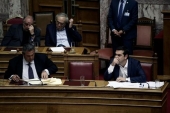 Βουλή: Αλληλοκατηγορίες με φόντο την κρίσιμη διαπραγμάτευση και υπό το βλέμμα της Ευρώπης