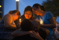 Ολονυχτίες ανά την υφήλιο για τα θύματα του Ορλάντο