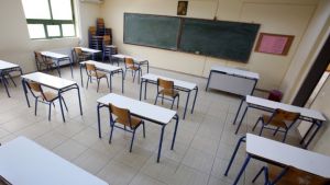Θεσσαλονίκη: Έβαλαν φωτιά και πέταξαν μπογιές στον Ευκλείδη