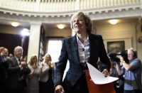 Brexit: «Κόβονται» προστασία Ευρωπαίων και βέτο στη συμφωνία