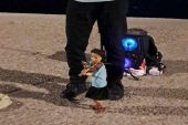 Θεσσαλονίκη: Η πιο μικρή βιολιστής τρελαίνει την Νέα Παραλία (ΒΙΝΤΕΟ)