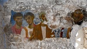 Ανακαλύψαμε άθικτες τοιχογραφίες κάτω από τους λευκούς τοίχους του ναού του Αγίου Νικολάου