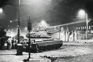 Χριστίνα Χαραλαμπίδου: Πολυτεχνείο. Ένα λευκό γαρύφαλλο στη μνήμη όσων «πέθαναν αταλάντευτα πιστοί στις αρχές τους».