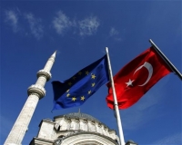 Η Κομισιόν ξεμπλοκάρει τρία κεφάλαια της προενταξιακής πορείας της Τουρκίας