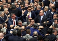 Στα χέρια για τις συνταγματικές αλλαγές οι τούρκοι βουλευτές