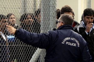 ΕΛ.ΑΣ.: Πολλά ερωτηματικά στελεχών για τη διαταγή με τους μετανάστες