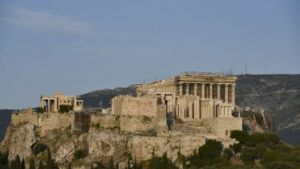 Μείωση του ύψους των κτιρίων γύρω από την Ακρόπολη προτείνει το υπουργείου Περιβάλλοντος