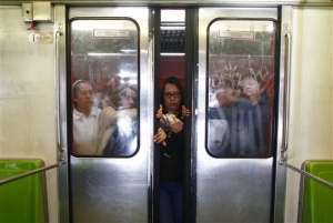 Εφιάλτης για τις γυναίκες παγκοσμίως η μετακίνηση με τα μέσα μεταφοράς