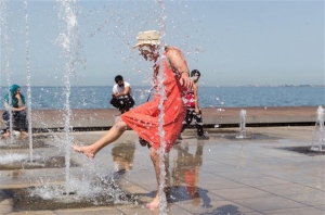 Καμίνι η χώρα με τον υδράργυρο έως τους 43C μέχρι και την Κυριακή - Αποπνικτική ατμόσφαιρα