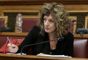 Επιμένει η αναπληρώτρια υπουργός Παιδείας για τις αμοιβές στα μεταπτυχιακά