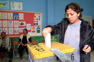 <div>Ακιντζί και Έρογλου στον β' γύρο των «εκλογών» στα Κατεχόμενα</div>