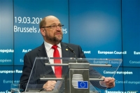 Ο Σουλτς «δεν καταλαβαίνει» γιατί ο Τσίπρας θέλει συνεργασία με ΑΝΕΛ