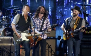 ΗΠΑ: Διχάστηκαν οι βετεράνοι από ροκ τραγούδι