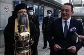 Βλάσης: “Το Άγιο Φως υπενθυμίζει ότι το φετινό Πάσχα κρύβει τη θαυματουργία της πρώτης νίκης απέναντι στον ιό”
