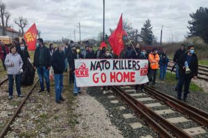 Αλεξανδρούπολη: Μπλόκο του ΚΚΕ σε αμαξοστοιχία με αμερικανοΝΑΤΟικό στρατιωτικό υλικό