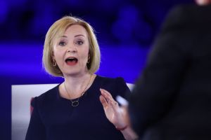 Λιζ Τρας: Ανακοίνωσε ότι εγκαταλείπει το σχέδιο για μείωση του φορολογικού συντελεστή των επιχειρήσεων