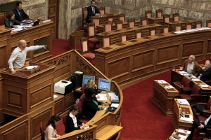 Οσμή αντικομμουνισμού από τον Αμυρά στην Βουλή