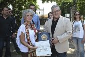 Η Γεωργία Στρατούλη ξενάγησε τον Δημήτρη Κουτσούμπα στο Μουσείο των Αιγών