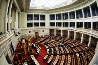Τα ξίφη διασταυρώνουν οι πολιτικοί αρχηγοί με φόντο τους αγρότες
