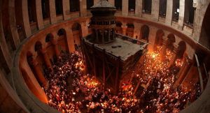 Άγιο Φως: Σε ζωντανή μετάδοση η τελετή αφής από τα Ιεροσόλυμα (ΒΙΝΤΕΟ)