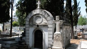 «Μετά θάνατον μετακομίζει ο Ντίνος Χριστιανόπουλος στην Ευαγγελίστρια»