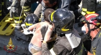 Απεγκλωβίζεται ζωντανό και το τρίτο ανήλικο στην Ισκια της Ιταλίας