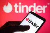 Tinder: Ρωτήσαμε Θεσσαλονικείς γιατί «ψάχνονται» στη δημοφιλή πλατφόρμα γνωριμιών