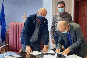 Υπογραφή σύμβασης για εργασίες συντήρησης σε εκπαιδευτικές μονάδες του Πολυκάστρου και της Αξιούπολης