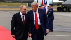 Τραμπ: Έντονη και παραγωγική τηλεφωνική επικοινωνία με τον Πούτιν πριν τη συνάντηση με τον Ζελένσκι