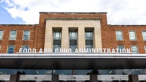 Ανατροπή στην ηγεσία του FDA: Παραιτείται ο Μάρτι Μάκαρι, αναλαμβάνει ο Κάιλ Διαμάντας