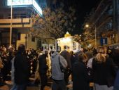 Θεσσαλονίκη: Με κατάνυξη πλήθος πιστών ακολούθησαν την περιφορά του Επιταφίου στην Εκκλησία Αγίου Ελευθερίου Σταυρούπολης
