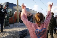 Απομακρύνθηκαν και οι τελευταίοι ανήλικοι από το Καλαί