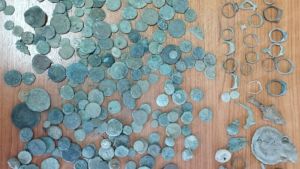 Λαγκαδάς Θεσσαλονίκης: Πενηνταπεντάχρονος καλλιεργούσε δενδρύλλια κάνναβης και κατείχε πλήθος αρχαίων νομισμάτων και κοσμημάτων