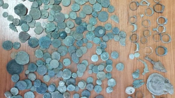 Λαγκαδάς Θεσσαλονίκης: Πενηνταπεντάχρονος  καλλιεργούσε δενδρύλλια κάνναβης και κατείχε πλήθος αρχαίων νομισμάτων και κοσμημάτων