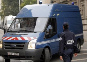 Γαλλία: Ενοπλοι κρατούν δέκα ομήρους σε κατάστημα στο Παρίσι