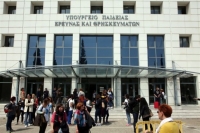 Υπουργείο Παιδείας: Αντικρούει τα περί διπλασιασμού των εξετάσεων στο Λύκειο