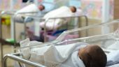«Στο κόκκινο» η υπογεννητικότητα παγκοσμίως: Το εφιαλτικό σενάριο για την Ελλάδα το 2100