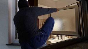 Θεσσαλονίκη: 17χρονος διέρρηξε σπίτι και μετά ζητούσε 700 ευρώ για να επιστρέψει τα κλοπιμαία