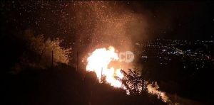 Νέα Ευκαρπία: Αναζωπύρωση της φωτιάς – Κάηκε σπίτι (pics &amp; vids)