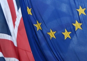 <div>Βαλερί Ζιζκάρ ντ' Εστέν και Ετιέν Ντάβινγκτον: Βρετανία, μείνε στην ΕΕ</div>