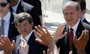 Γιατί ο Ερντογάν καρατομεί τους ως χθες πιστούς συνεργάτες του