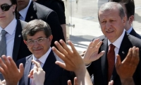 Γιατί ο Ερντογάν καρατομεί τους ως χθες πιστούς συνεργάτες του