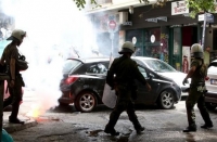 Μία ακόμα νύχτα «πολέμου» με μολότοφ στα Εξάρχεια