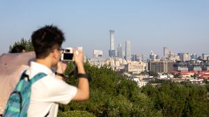 Νέα μέτρα από το Πεκίνο για την επιστροφή του φορολογικού τέλους και την ενίσχυση του τουρισμού