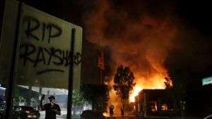 ΗΠΑ: Αναζωπυρώνεται η ένταση μετά το νέο θάνατο Αφροαμερικανού από αστυνομικά πυρά