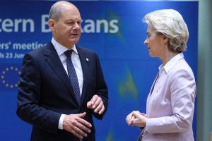 Φον ντερ Λάιεν – Σολτς: «Σχέδιο Μάρσαλ» θα απαιτήσει η ανοικοδόμηση της Ουκρανίας