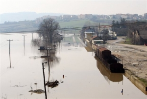 Επί ποδός οι αρχές μετά το σπάσιμο αναχώματος στο Ορμένιο