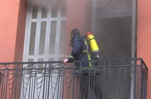 Υπό μερικό έλεγχο τέθηκε η φωτιά σε καφετέρια στο Μοναστηράκι