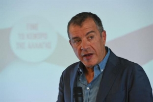 Στ. Θεοδωράκης: Προσφυγή στη δικαιοσύνη κατά Καμμένου